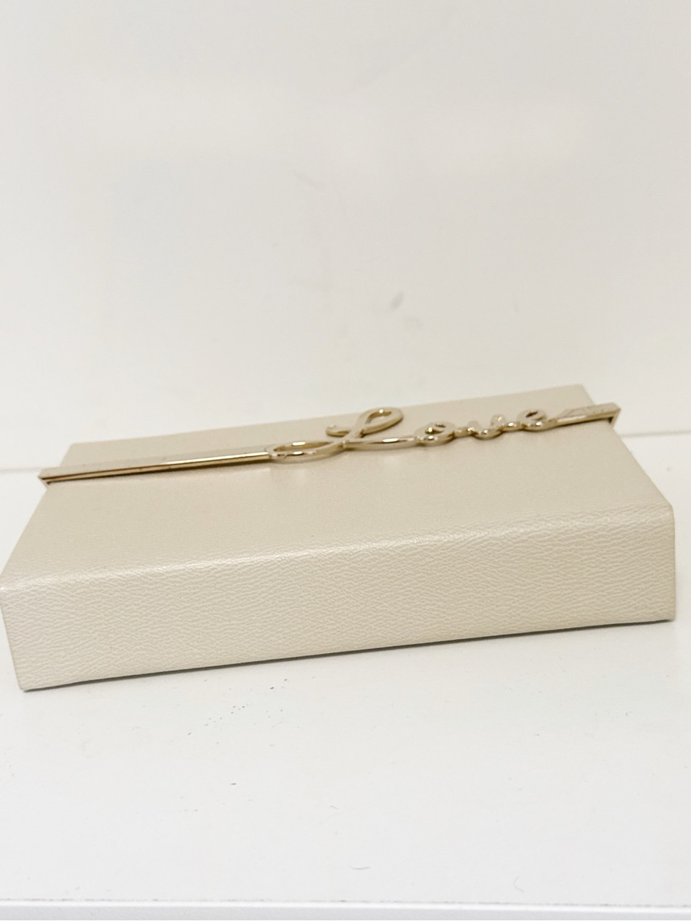 CHARLOTTE OLYMPIA
Love Vanina Leather Clutch Box In Off White - Picture 6 of 13